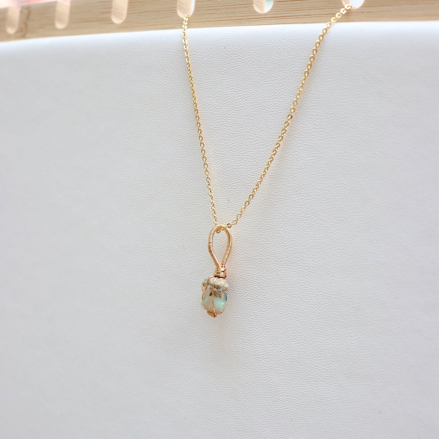 |人手繞線|澳寶原石吊墜(0.6g)|Opal Raw Charm Pendant With Hand - Wrapped Wire(0.6g)