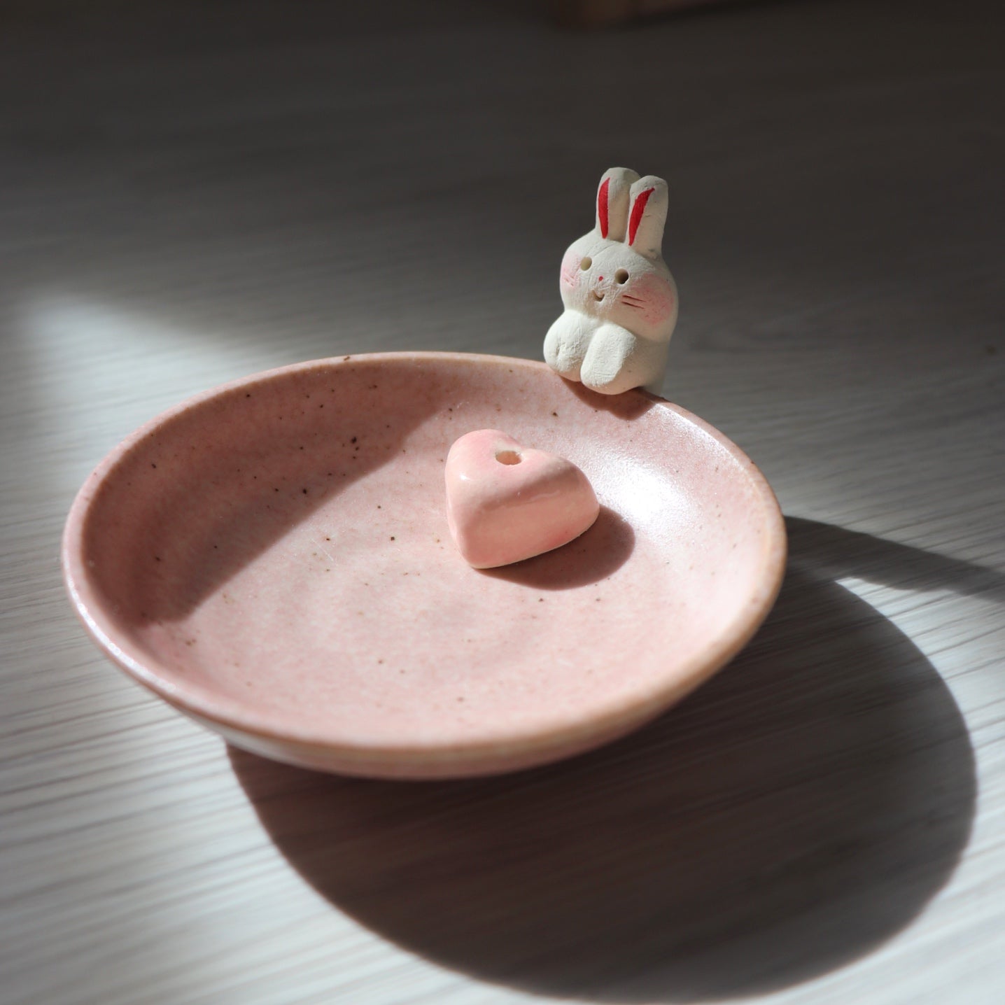 戀愛中的小兔線香座｜Baby Rabbit Falling In Love Incense Holder