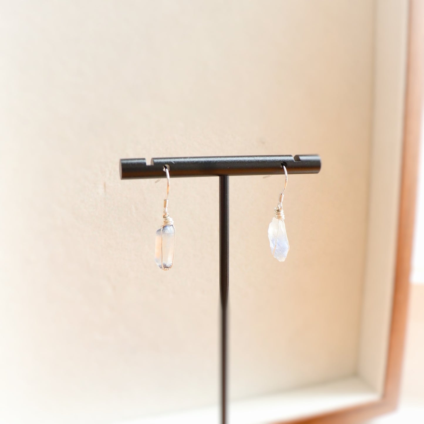 ｜人手繞線｜藍線石英耳環｜Blue Velvet Quartz Earrings With Hand - Wrapped Wire
