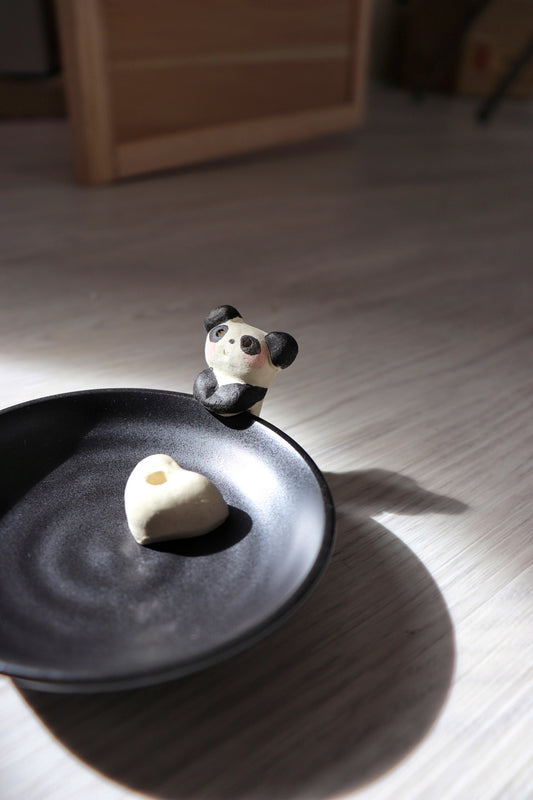 熊貓寶寶示愛線香座｜Baby Panda Showing Its Love Incense Holder
