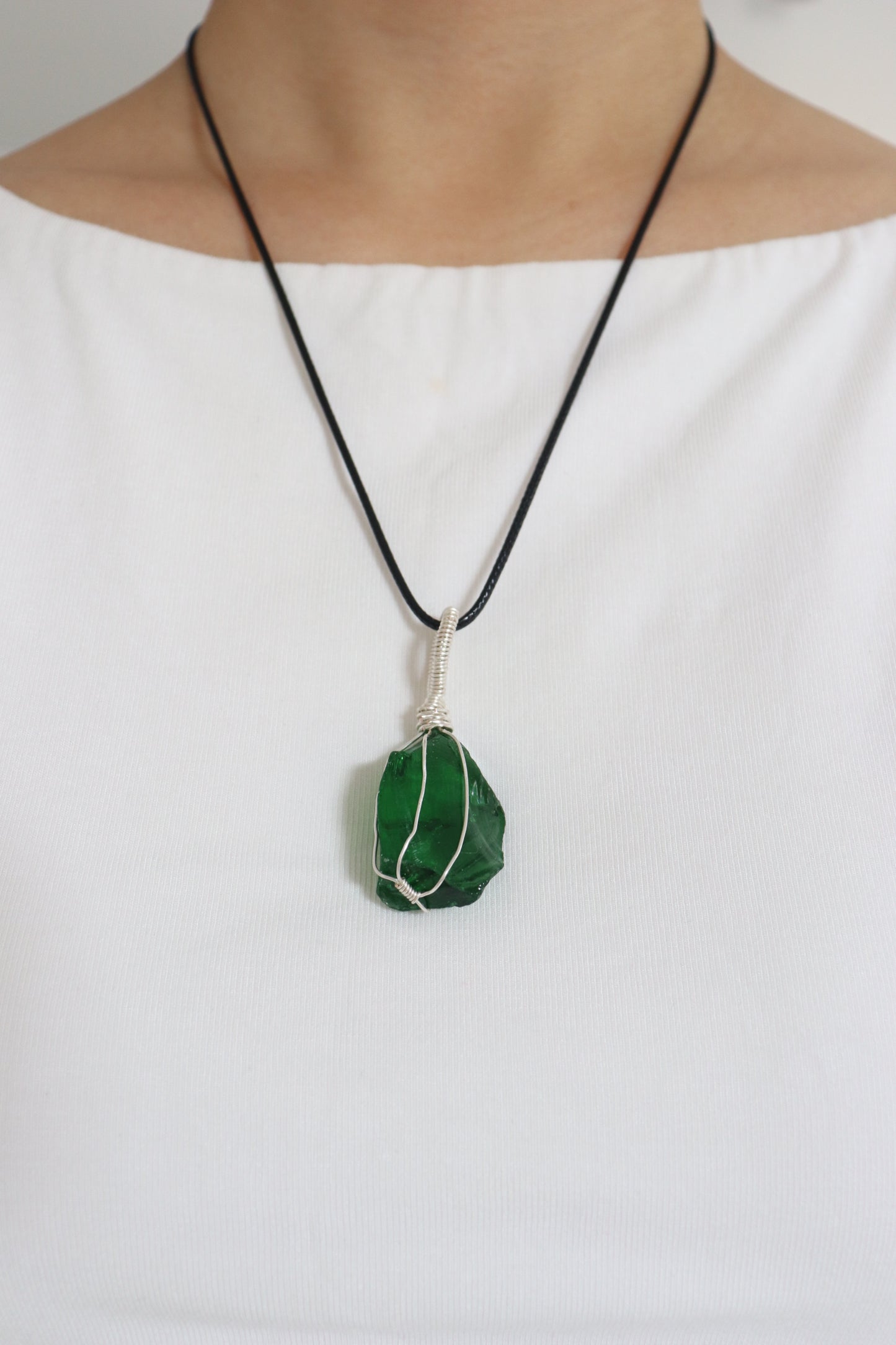 ｜人手繞線｜ Andara 墨綠寶石吊墜(13g)｜Andara Deep Green Charm Pendant With Hand - Wrapped Wire(13g)