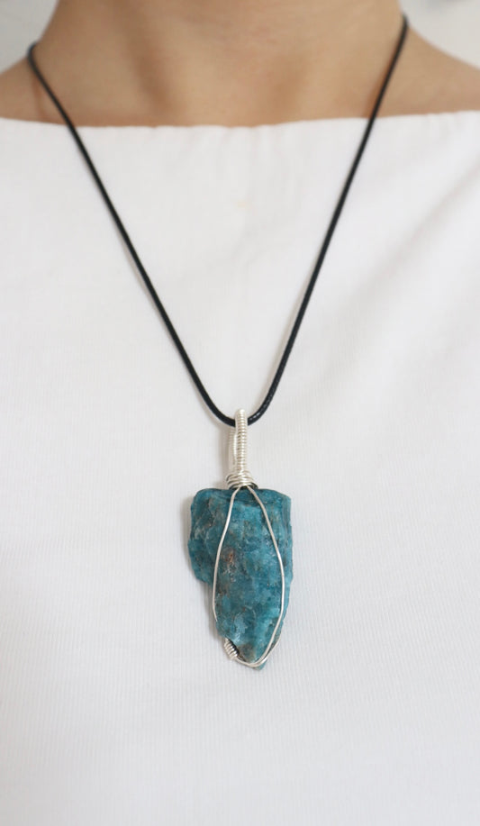 ｜人手繞線｜藍磷灰石吊墜(18.7g)｜Blue Apatite Pendant (18.7g) With Hand - Wrapped Wire