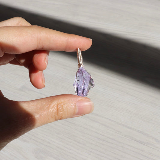 ｜人手繞線｜ Andara 淡紫水晶吊墜(3.9g)｜Andara Lilac Crystal Pendant (3.9g) With Hand - Wrapped Wire