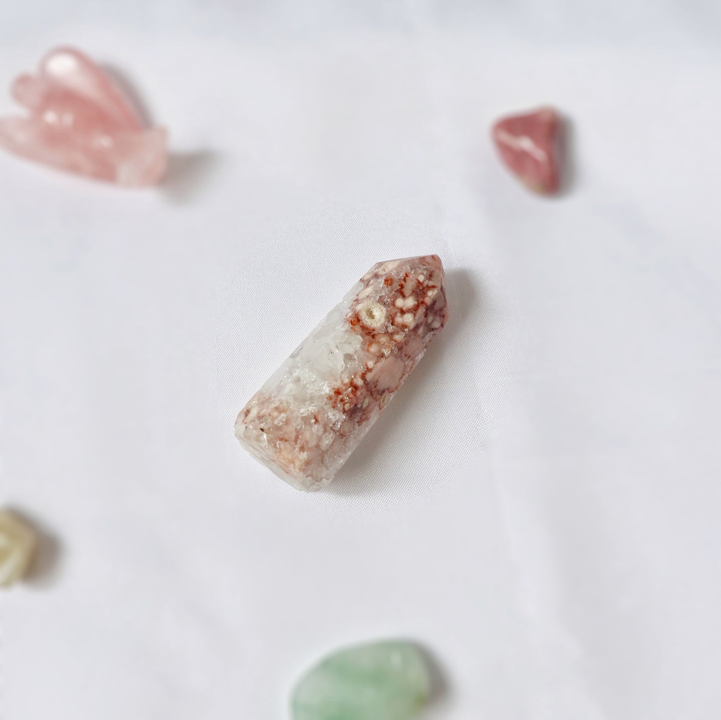 櫻花瑪瑙 X 白水晶共生迷你晶柱｜Cherry Blossom Agate with White Crystal Mini Tower