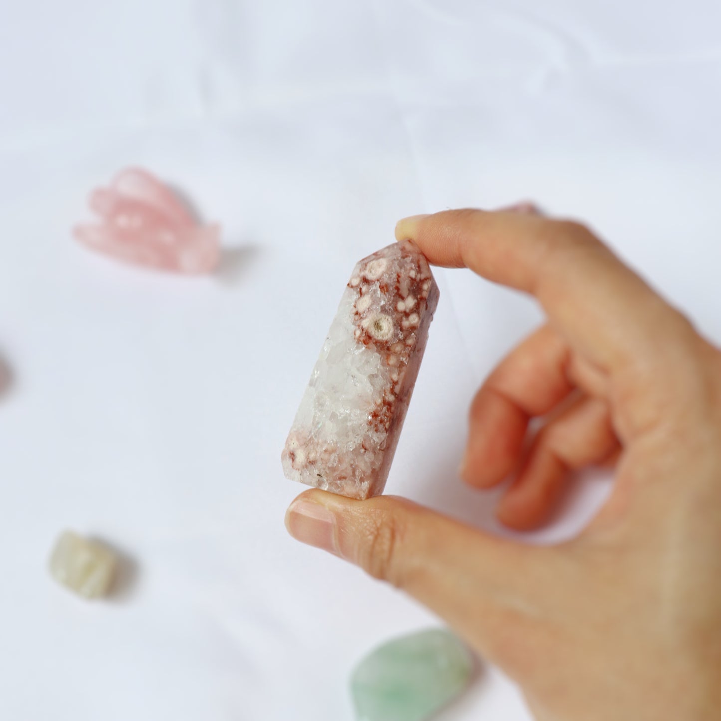 櫻花瑪瑙 X 白水晶共生迷你晶柱｜Cherry Blossom Agate with White Crystal Mini Tower