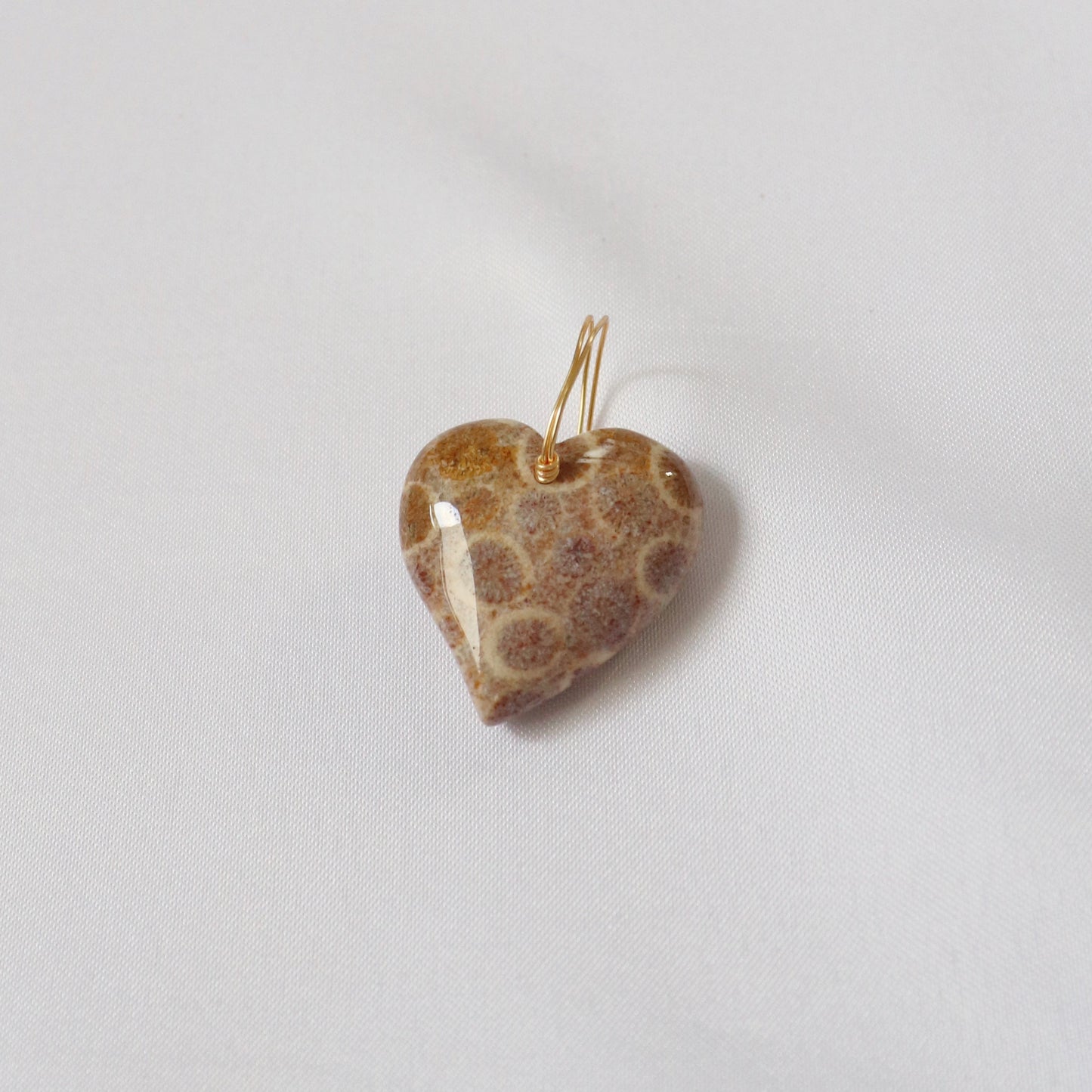 ｜人手繞線｜珊瑚石心形吊墜(8.3g)｜Fossil Coral Heart - Shaped Pendant With Hand - Wrapped Wire (8.3g)