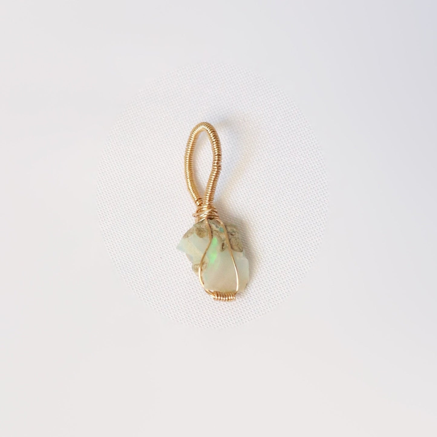 ｜人手繞線｜澳寶原石吊墜(0.6g)｜Opal Raw Charm Pendant With Hand - Wrapped Wire(0.6g)