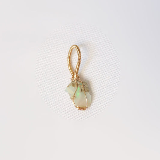 ｜人手繞線｜澳寶原石吊墜(0.6g)｜Opal Raw Charm Pendant With Hand - Wrapped Wire(0.6g)